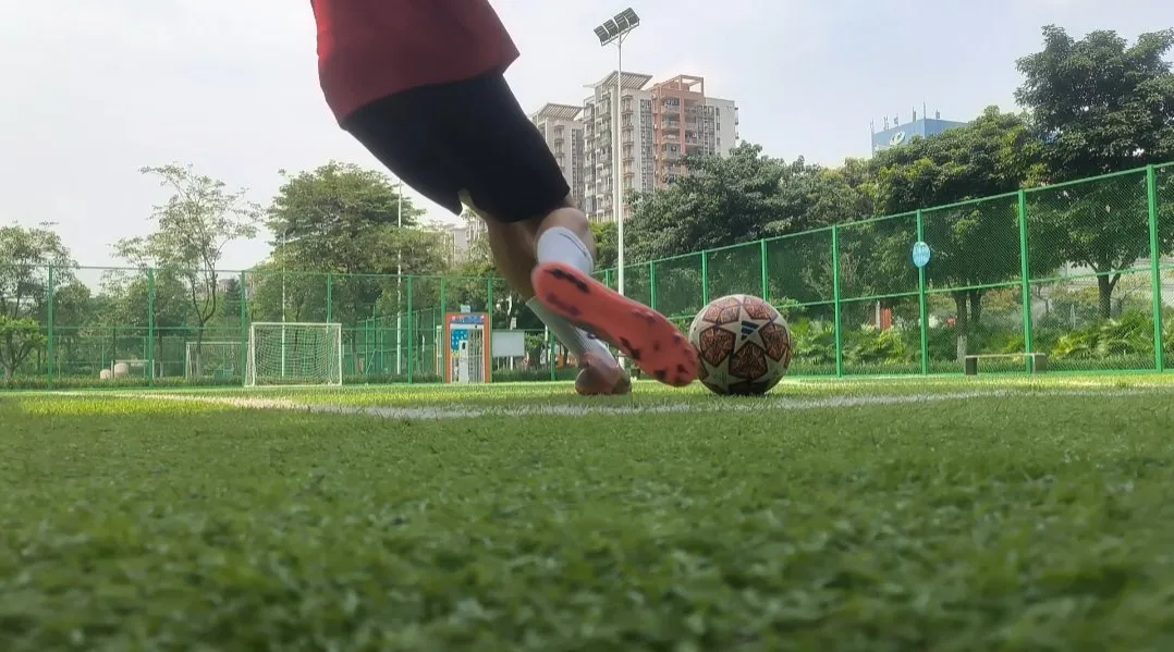 黑盒足球入坑指南1（选择场地与球鞋）
