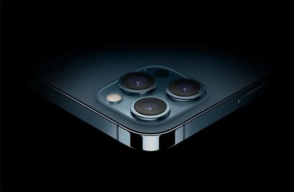 iPhone15Pro品控问题？手机玻璃盖板有粘合剂渗出