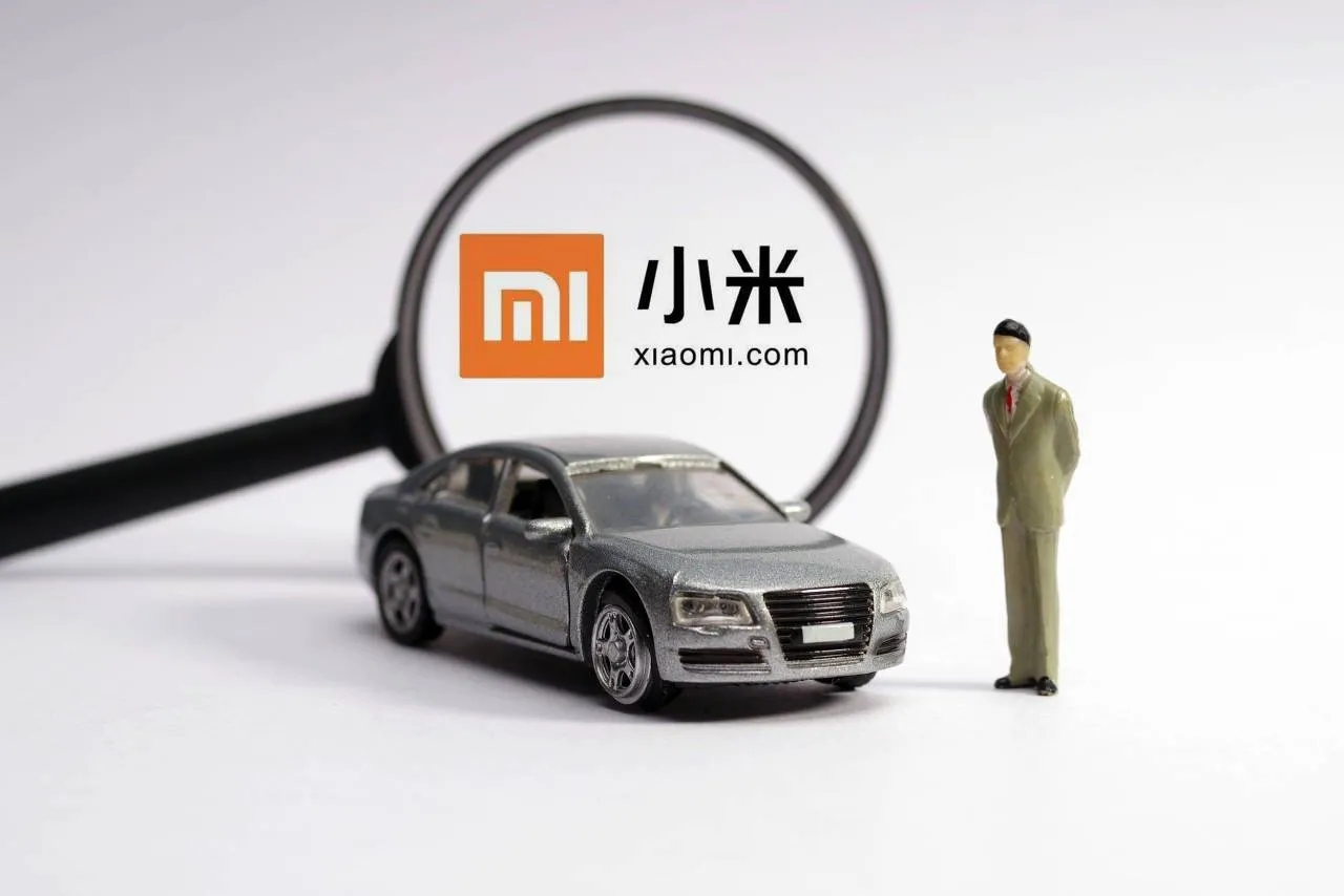 网友催小米汽车公布价格，雷军：50 万以内有对手吗？