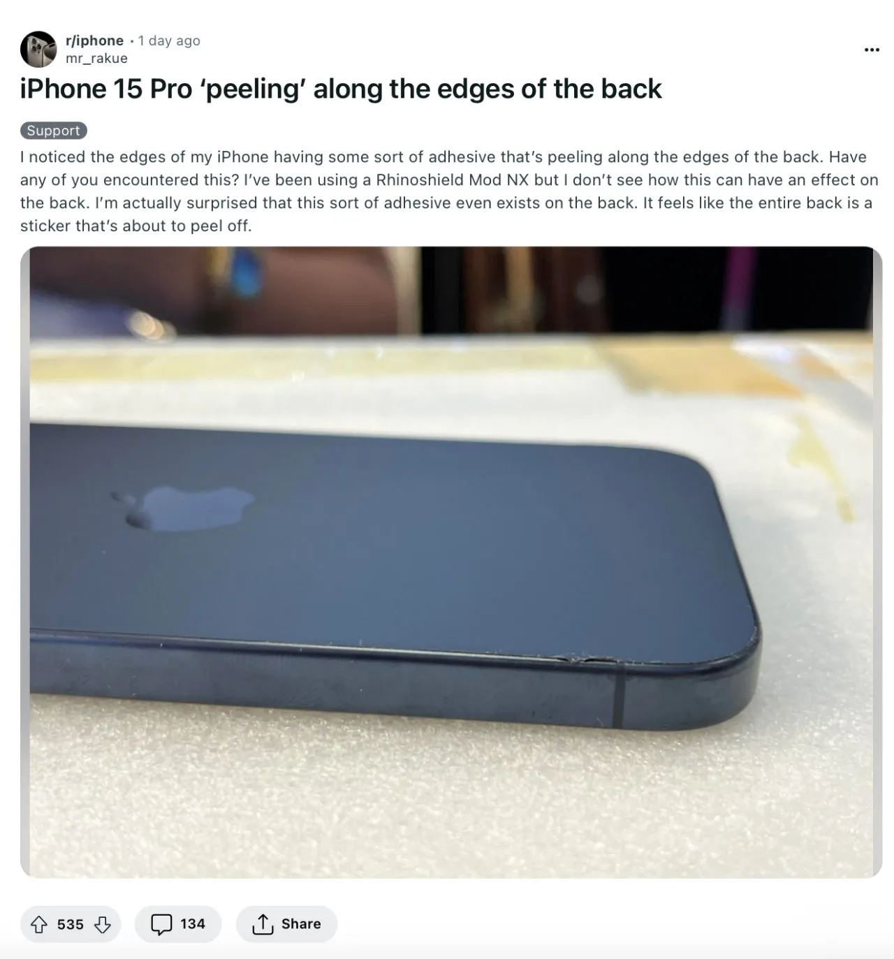 iPhone15Pro品控问题？手机玻璃盖板有粘合剂渗出