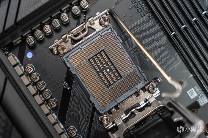 经典暗黑碳纤纹二代目——微星Z790第二代CARBON暗黑主板开箱测评