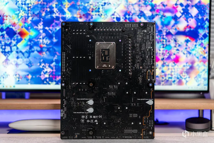 经典暗黑碳纤纹二代目——微星Z790第二代CARBON暗黑主板开箱测评