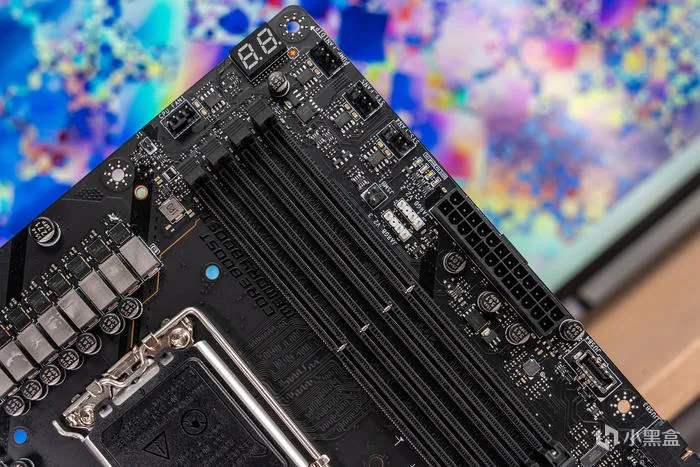 经典暗黑碳纤纹二代目——微星Z790第二代CARBON暗黑主板开箱测评