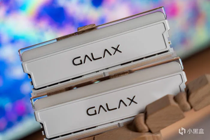 经典暗黑碳纤纹二代目——微星Z790第二代CARBON暗黑主板开箱测评