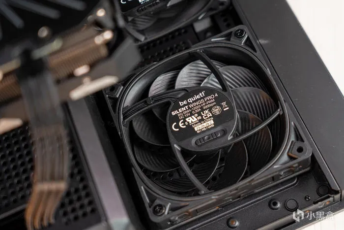 酷黑小爽——DARK ROCK PRO5+迫击炮2+索泰4060TI+乔思伯D300装机