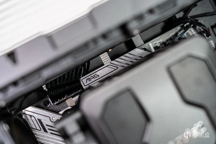 酷黑小爽——DARK ROCK PRO5+迫击炮2+索泰4060TI+乔思伯D300装机