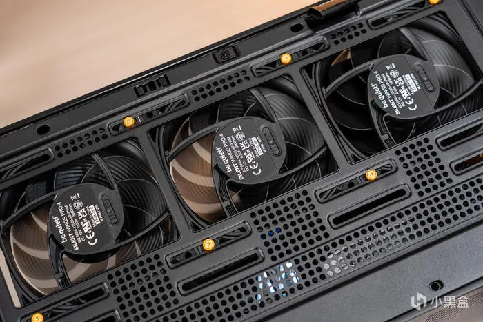 酷黑小爽——DARK ROCK PRO5+迫击炮2+索泰4060TI+乔思伯D300装机