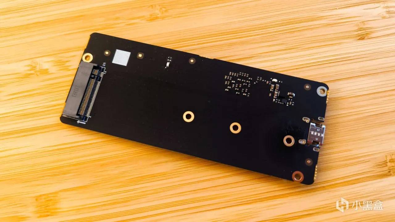 硬盘盒律动ARGB灯效：海康存储USB4 SSD硬盘盒（MDS4）测速体验