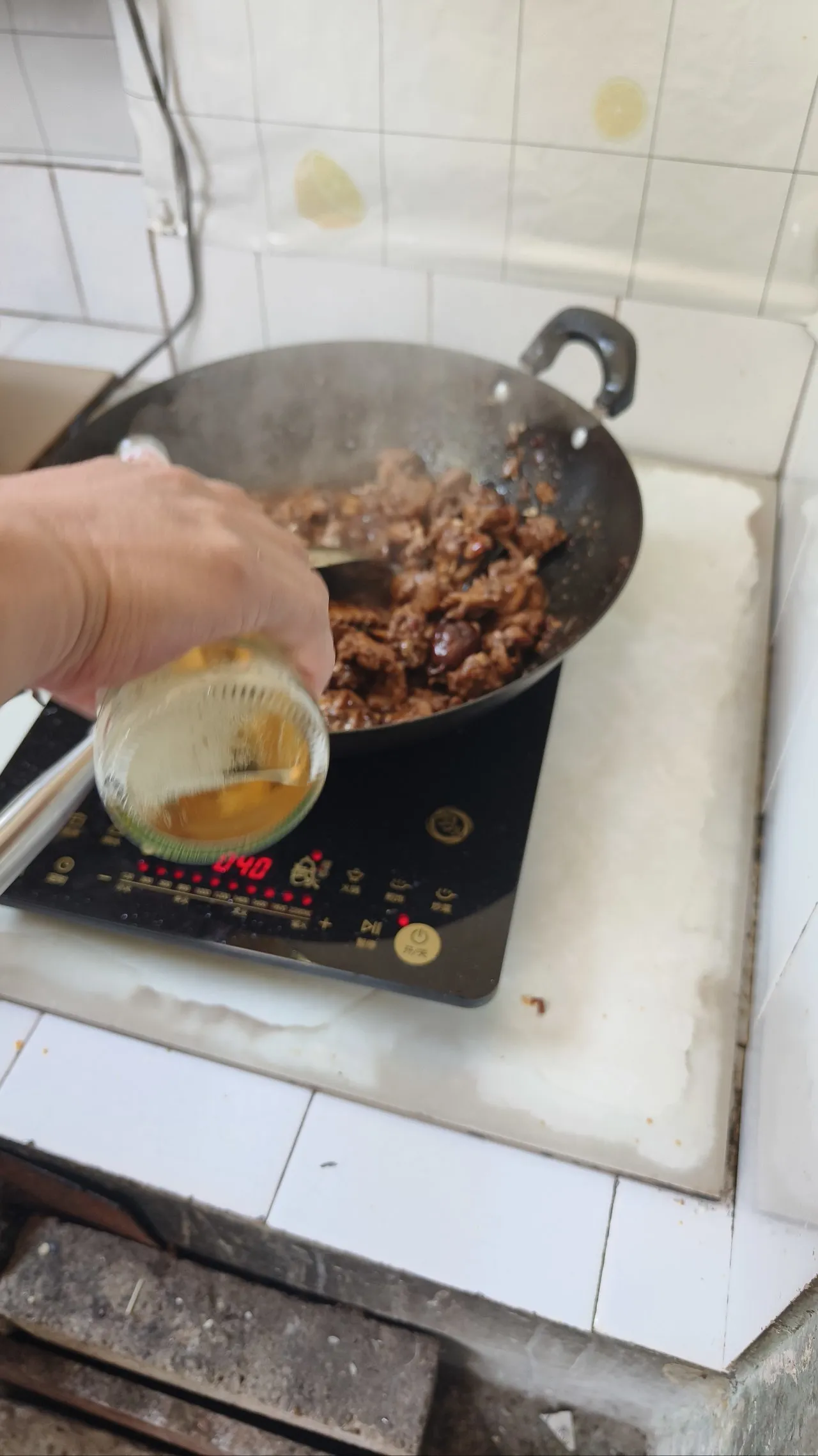 【兔子厨房】之啤酒黄焖兔来咯