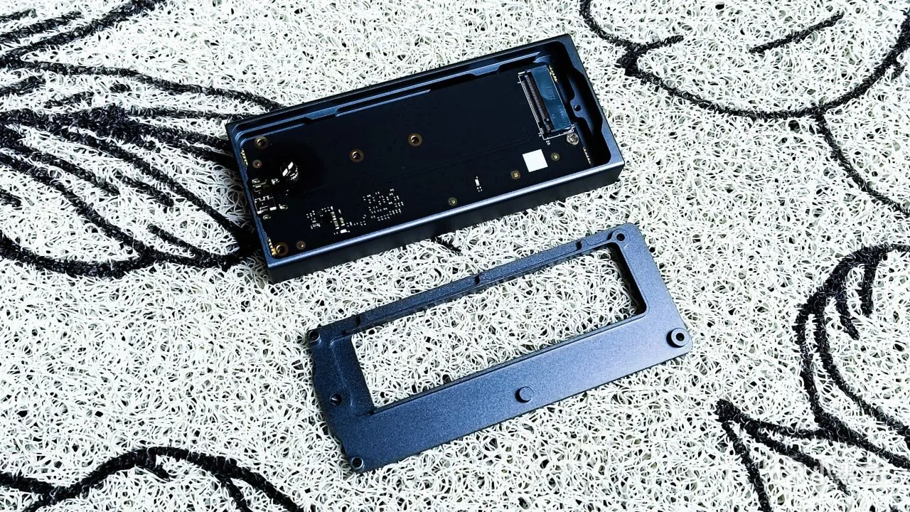硬盘盒律动ARGB灯效：海康存储USB4 SSD硬盘盒（MDS4）测速体验