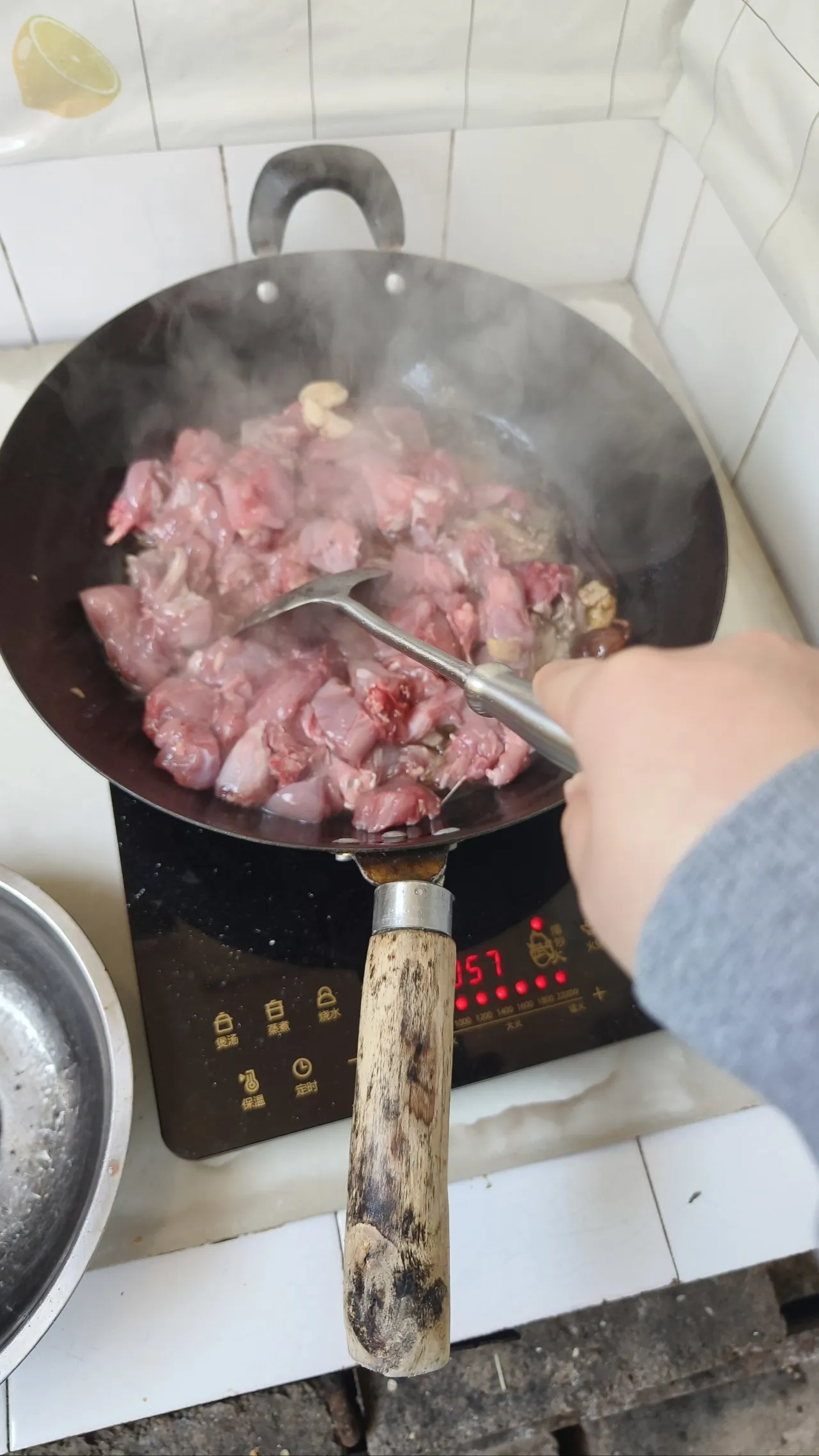 【兔子厨房】之啤酒黄焖兔来咯