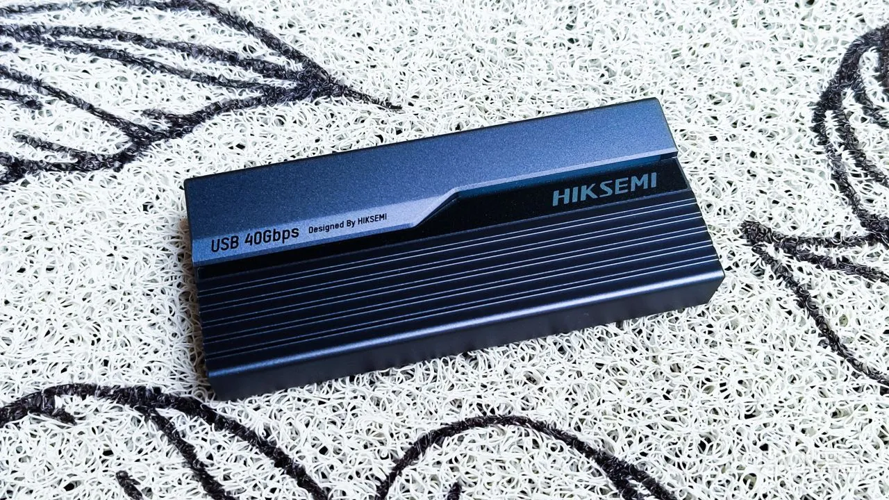 硬盘盒律动ARGB灯效：海康存储USB4 SSD硬盘盒（MDS4）测速体验