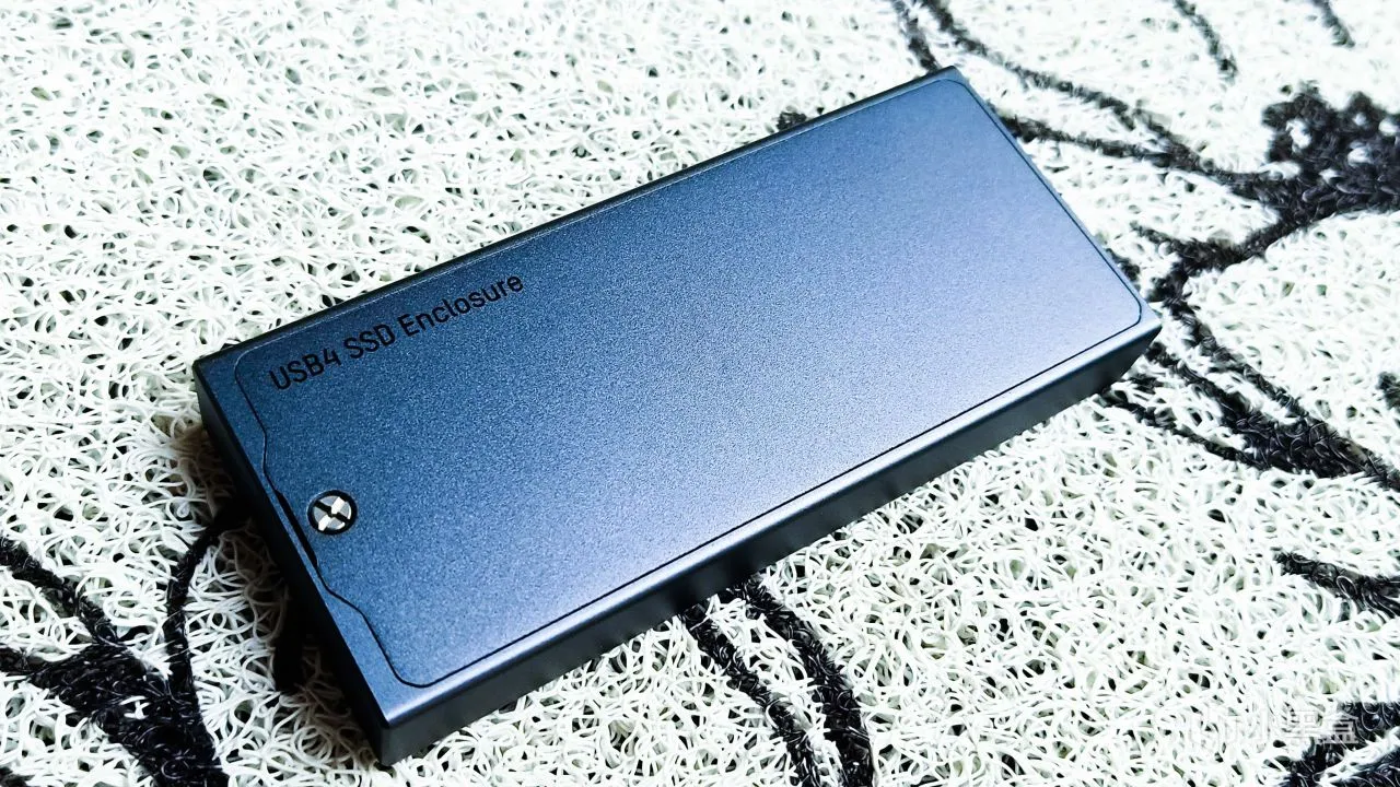 硬盘盒律动ARGB灯效：海康存储USB4 SSD硬盘盒（MDS4）测速体验