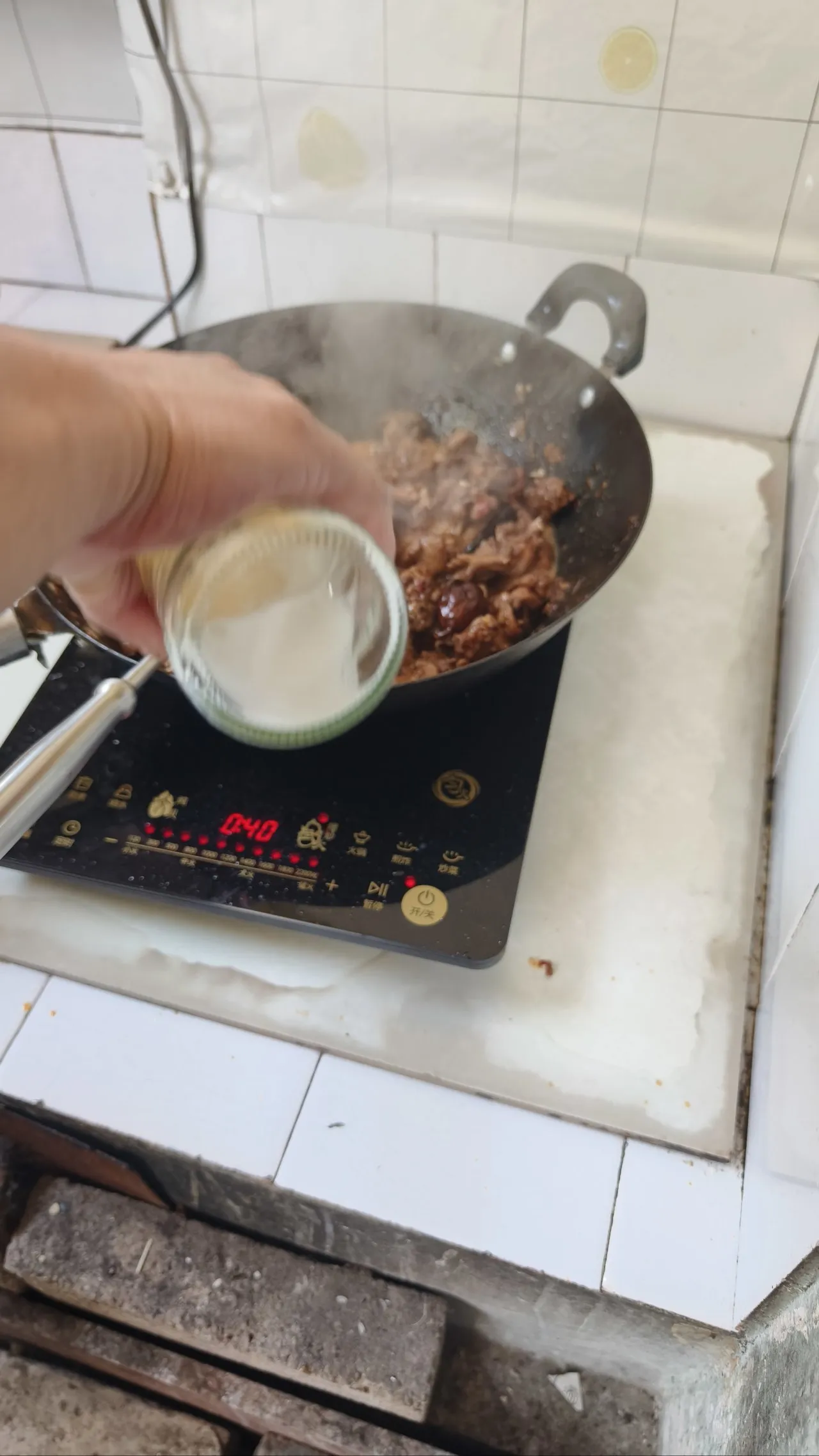 【兔子厨房】之啤酒黄焖兔来咯