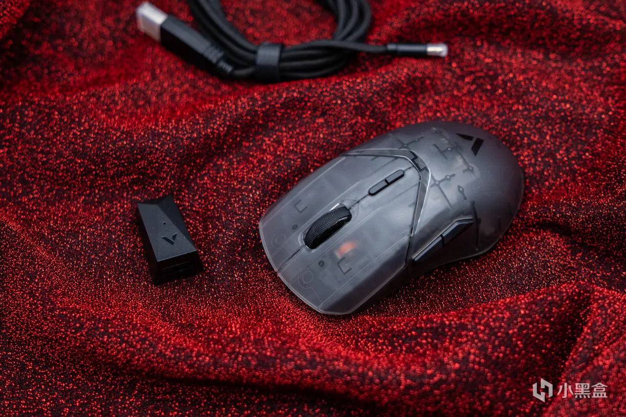 默认8K双回报率——中小手型玩家轻量化游戏鼠标雷柏VT9Air