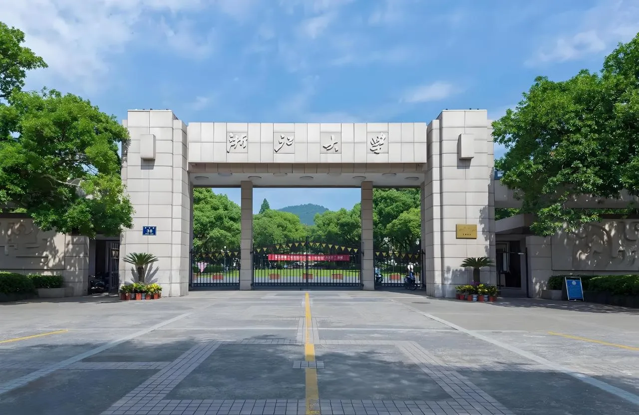 针对于中专生姜萍《浙江大学》：不好给出回答