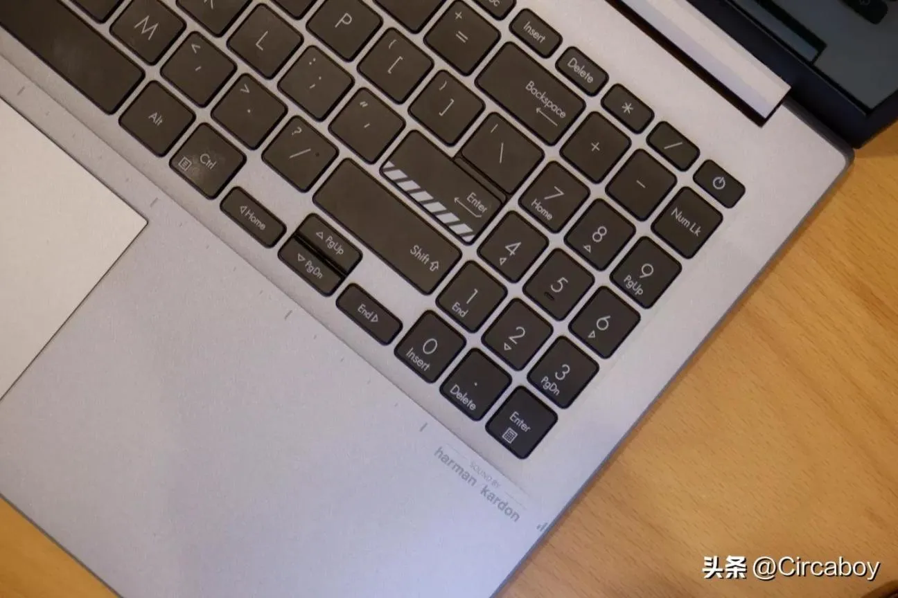 华硕无双轻薄笔记本拆机加内存硬盘教程