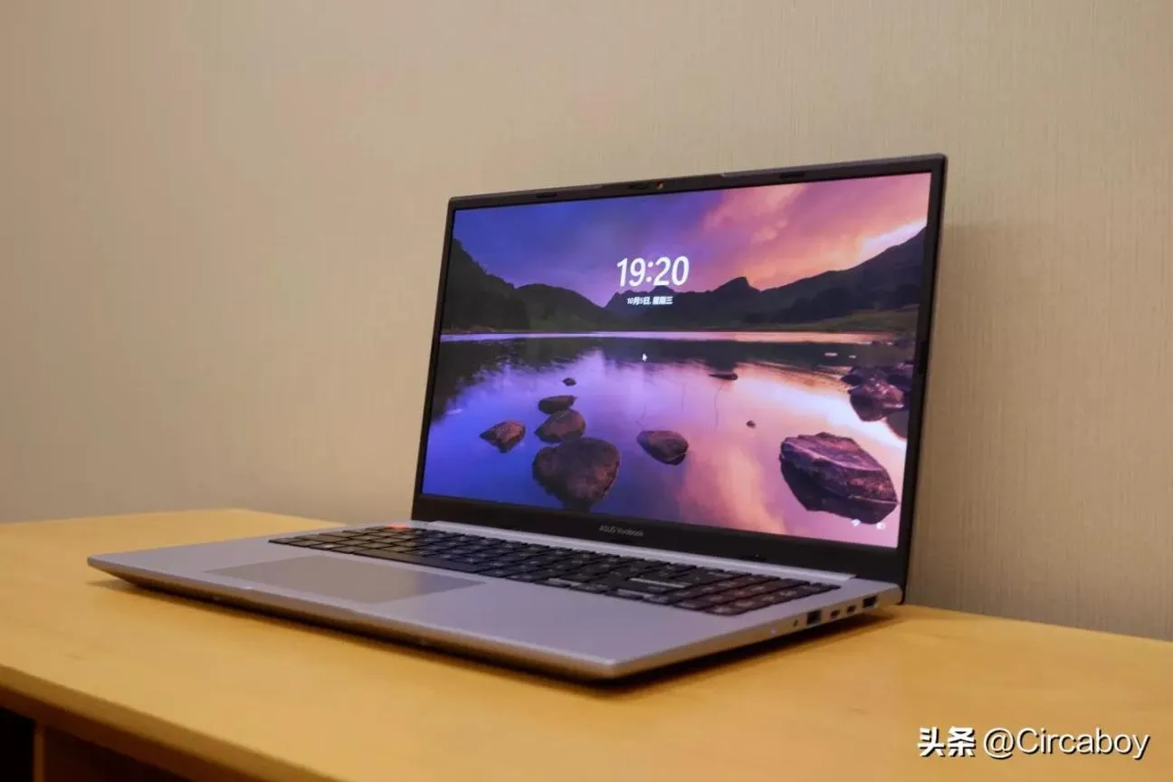 华硕无双轻薄笔记本拆机加内存硬盘教程