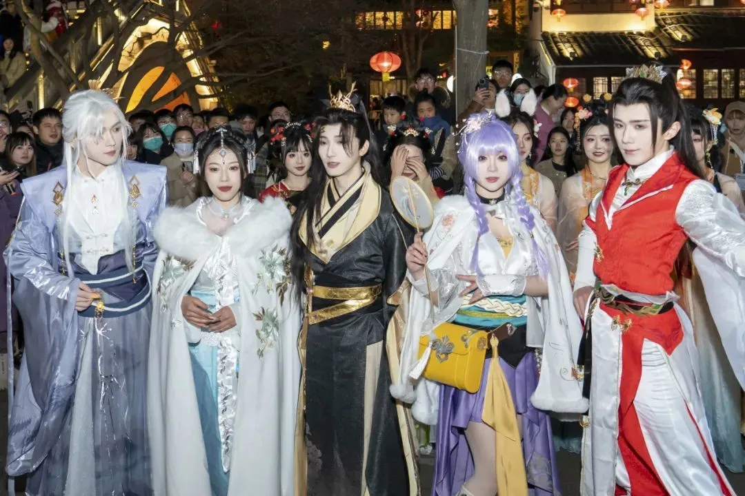 游戏预下载当日，这个苏州地标竟被女玩家承包了