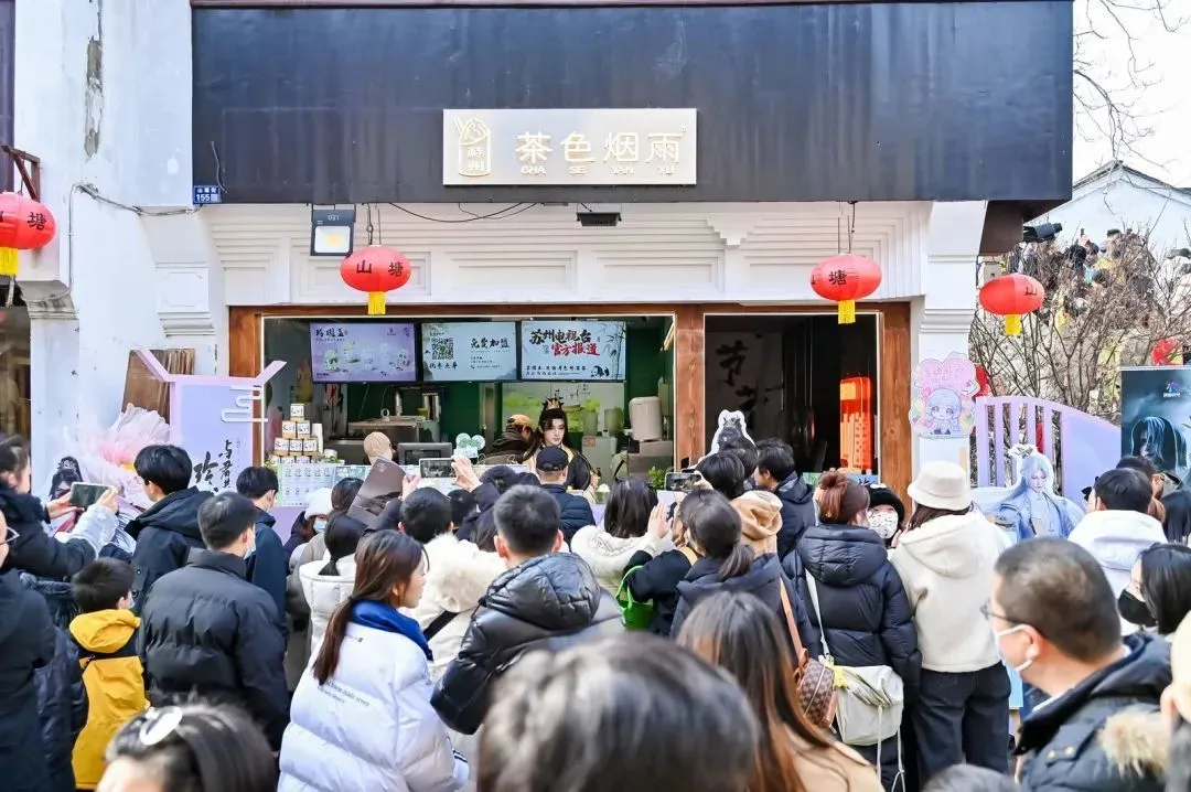 游戏预下载当日，这个苏州地标竟被女玩家承包了