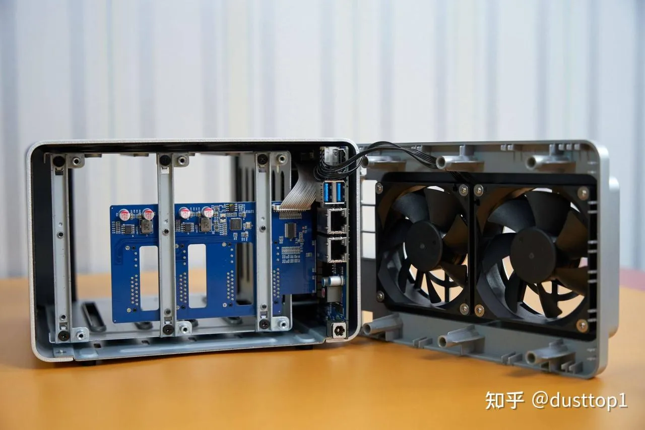 NAS超简单！化繁为简的铁威马F4-423上手简易功能强大（附拆机）