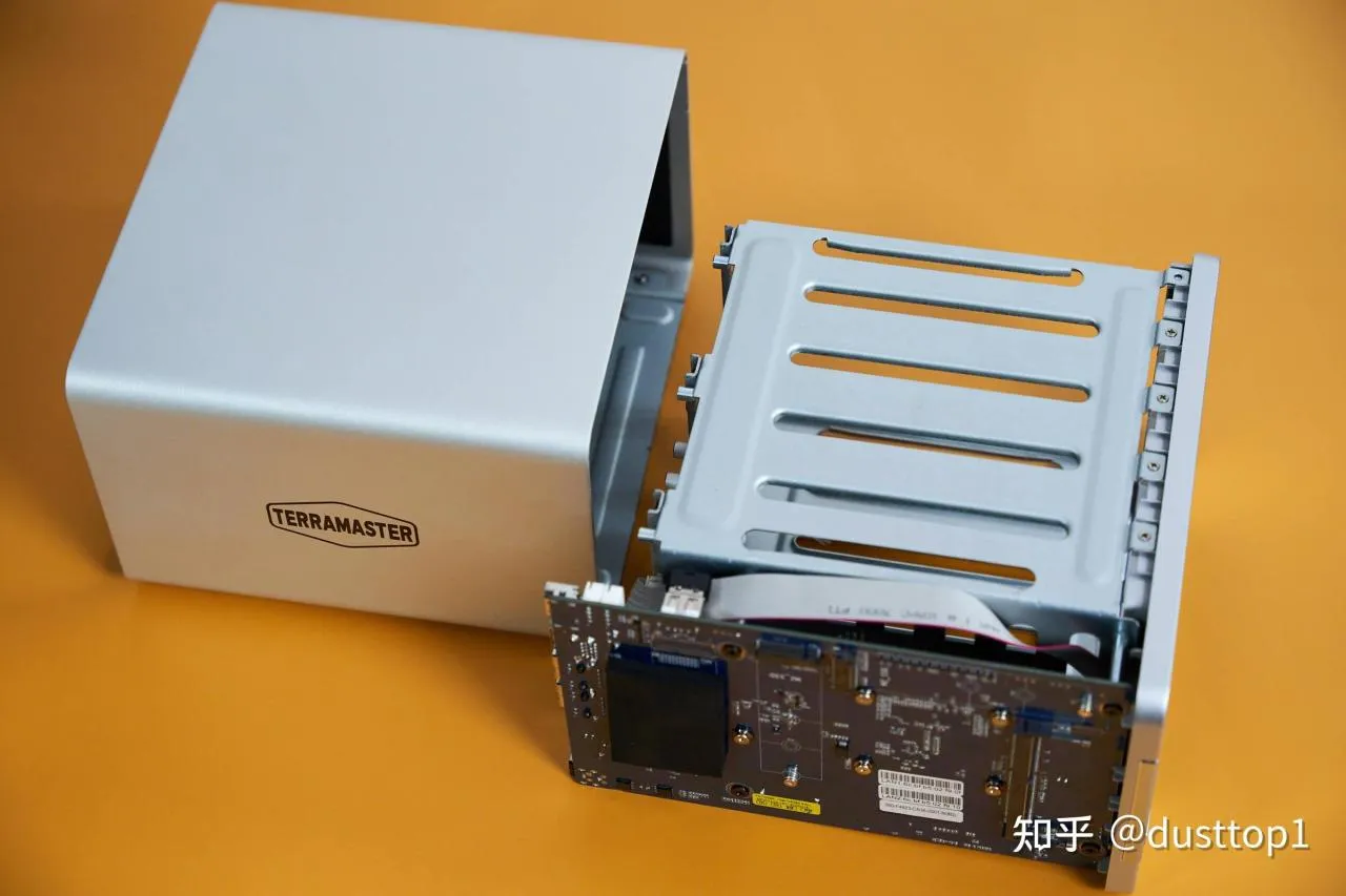 NAS超简单！化繁为简的铁威马F4-423上手简易功能强大（附拆机）