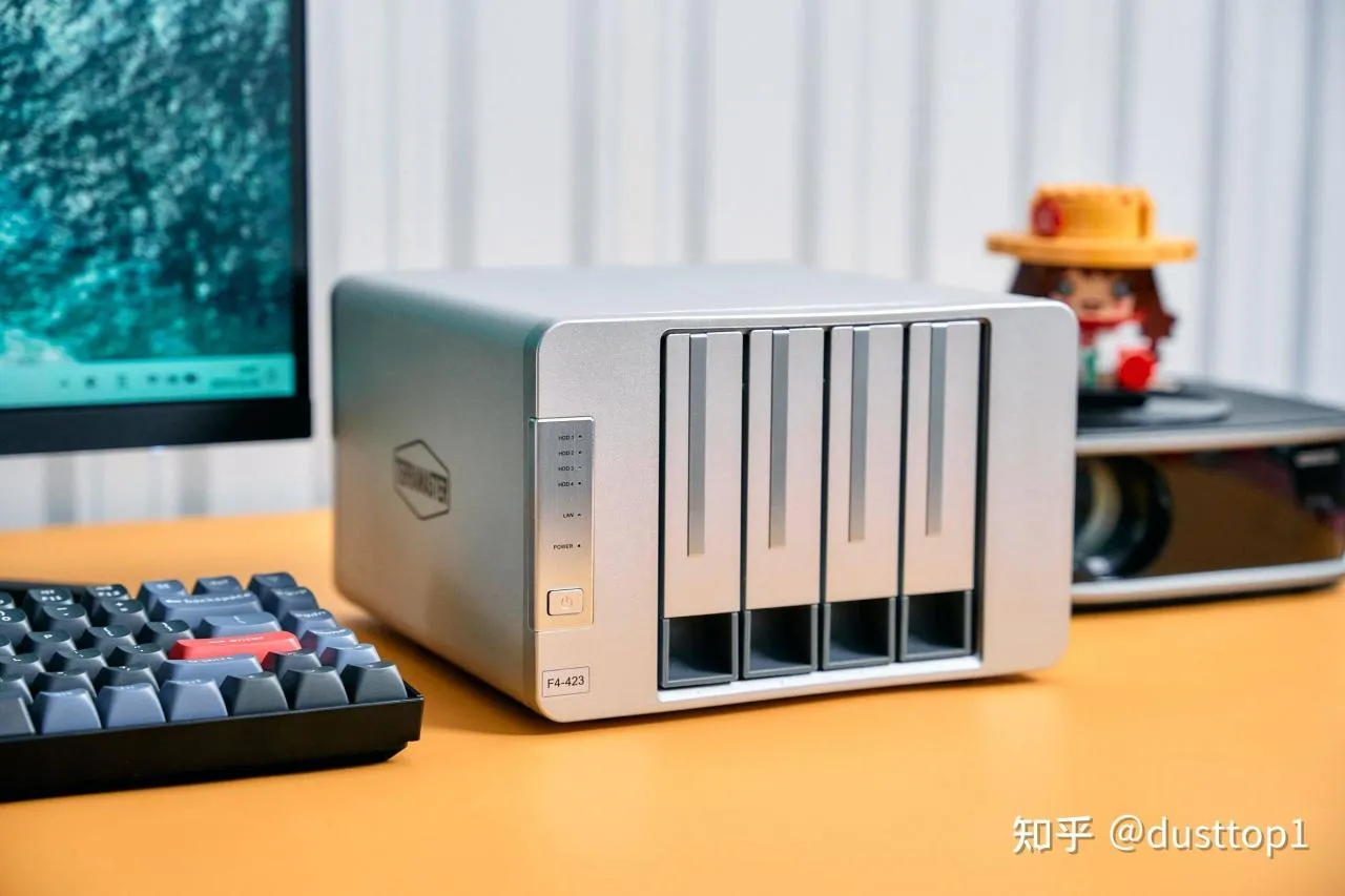NAS超简单！化繁为简的铁威马F4-423上手简易功能强大（附拆机）