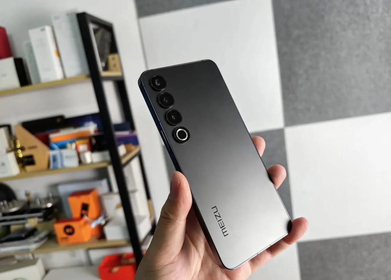 极星首款手机 Polestar Phone 曝光，无界版魅族 20 同款配置