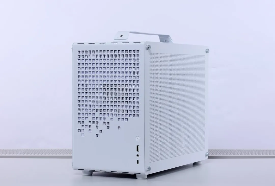 紧凑型M-ATX机箱又添神作：乔思伯Z20搭配14600K+4070Super装机