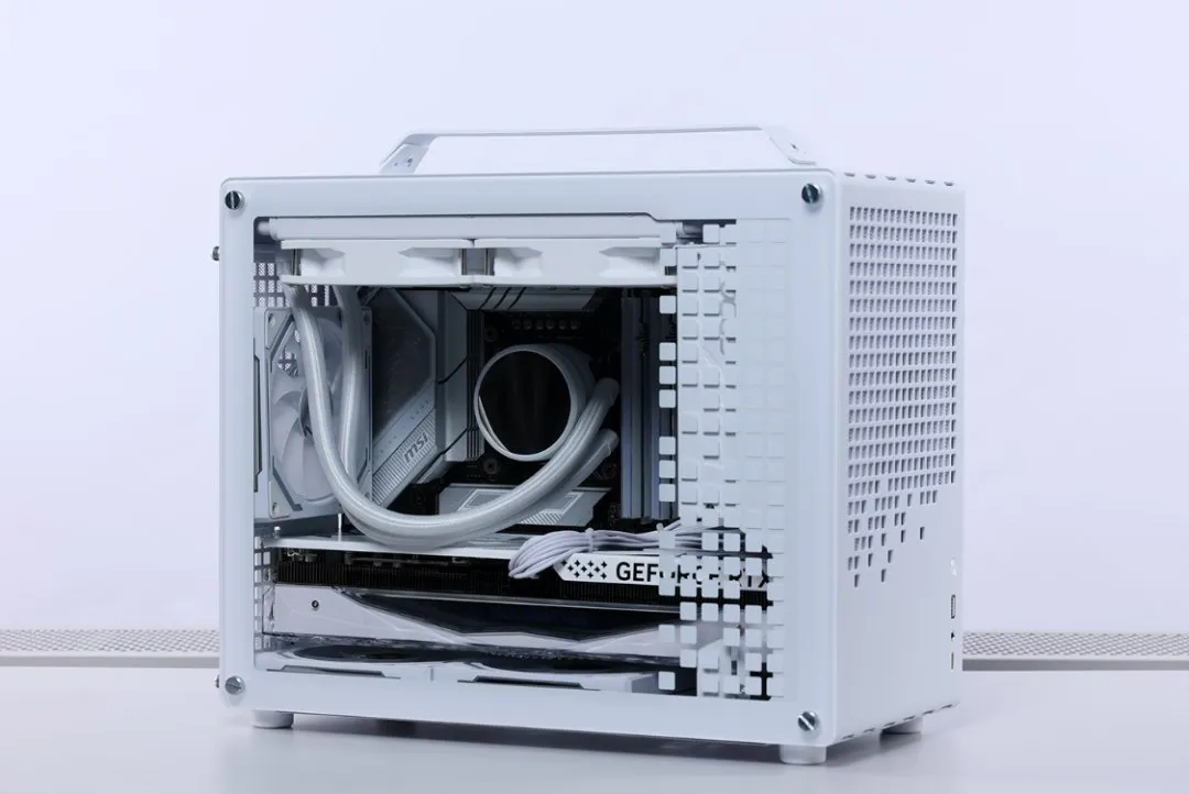 紧凑型M-ATX机箱又添神作：乔思伯Z20搭配14600K+4070Super装机