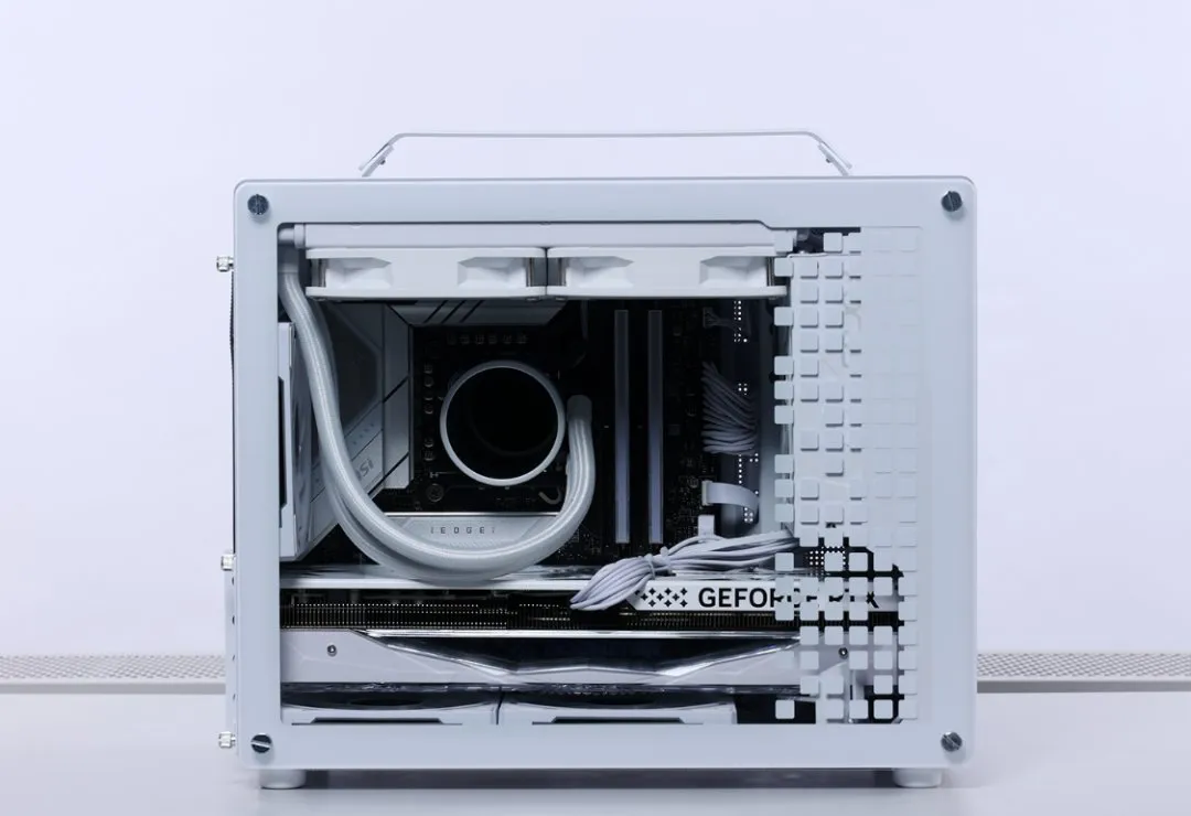 紧凑型M-ATX机箱又添神作：乔思伯Z20搭配14600K+4070Super装机