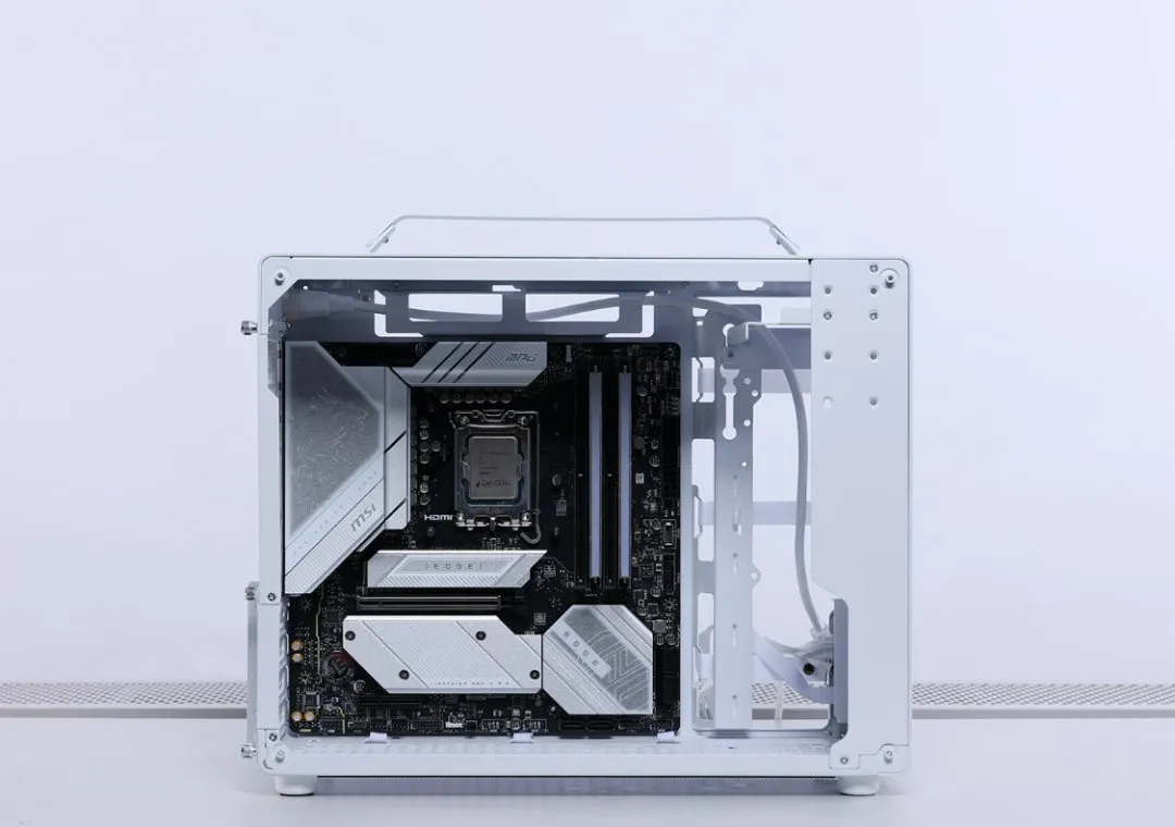 紧凑型M-ATX机箱又添神作：乔思伯Z20搭配14600K+4070Super装机
