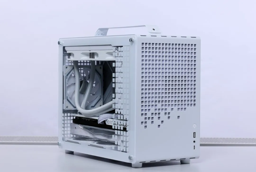 紧凑型M-ATX机箱又添神作：乔思伯Z20搭配14600K+4070Super装机