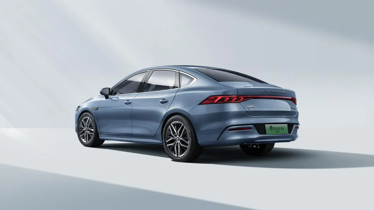 比亚迪秦 PLUS 荣耀版上市，售 7.98 万元起