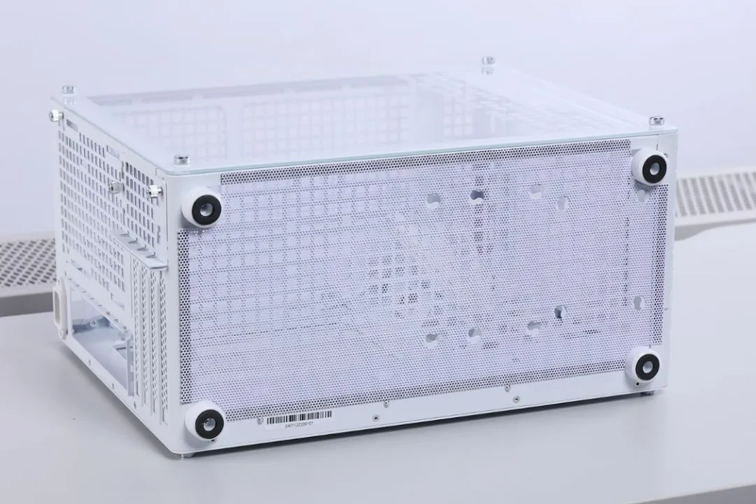紧凑型M-ATX机箱又添神作：乔思伯Z20搭配14600K+4070Super装机