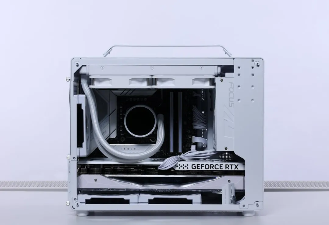 紧凑型M-ATX机箱又添神作：乔思伯Z20搭配14600K+4070Super装机