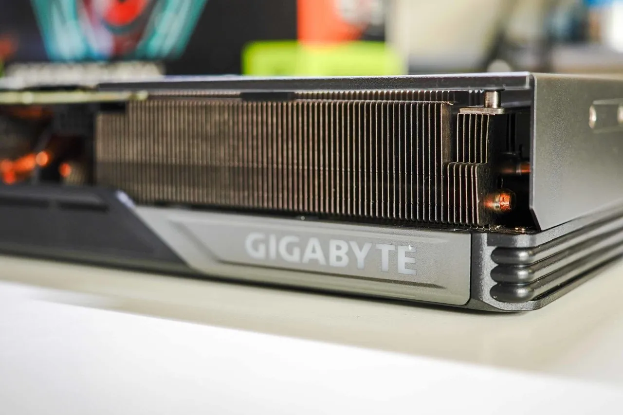 精准刀法但值得升级丨RTX4070Super魔鹰拆解与通用一键超频教程