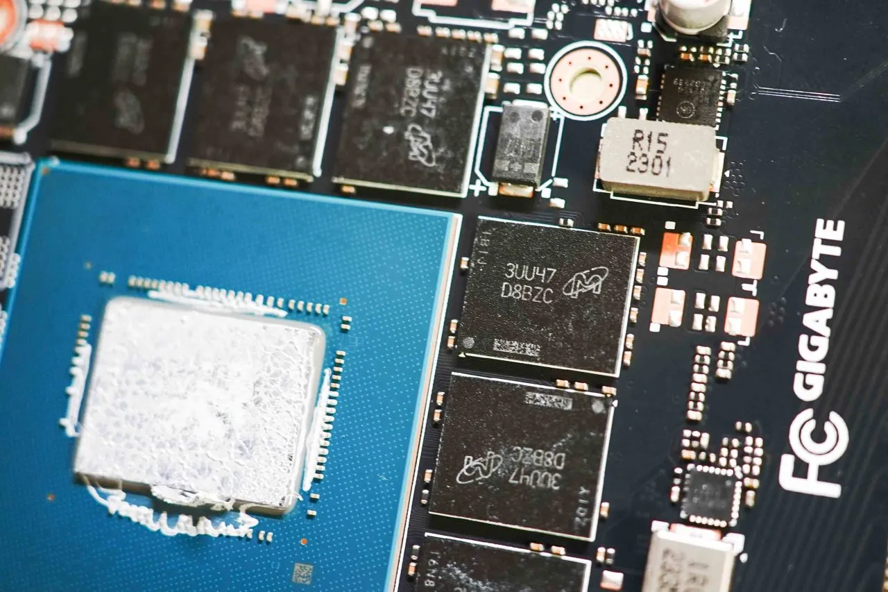 精准刀法但值得升级丨RTX4070Super魔鹰拆解与通用一键超频教程