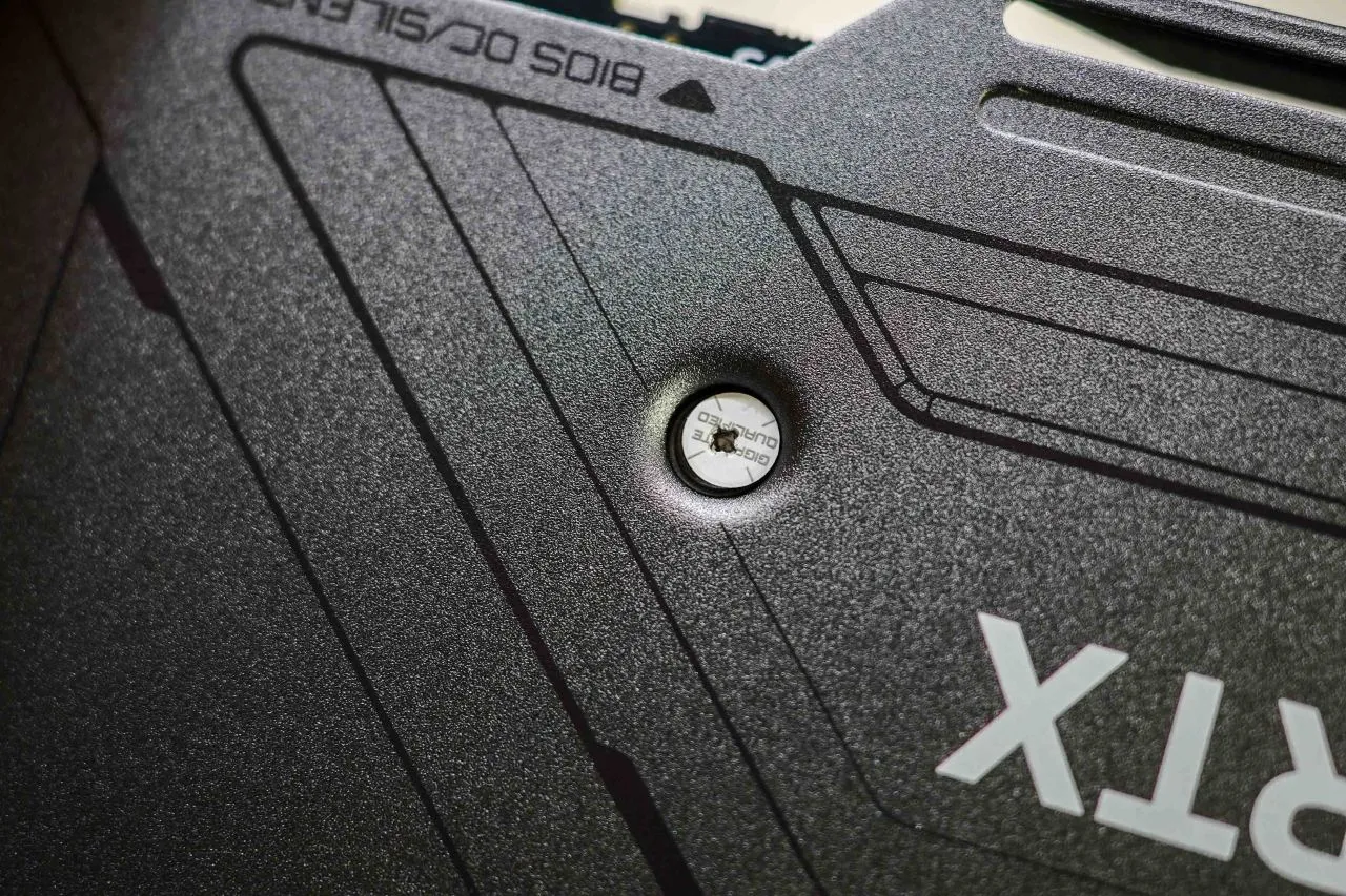精准刀法但值得升级丨RTX4070Super魔鹰拆解与通用一键超频教程