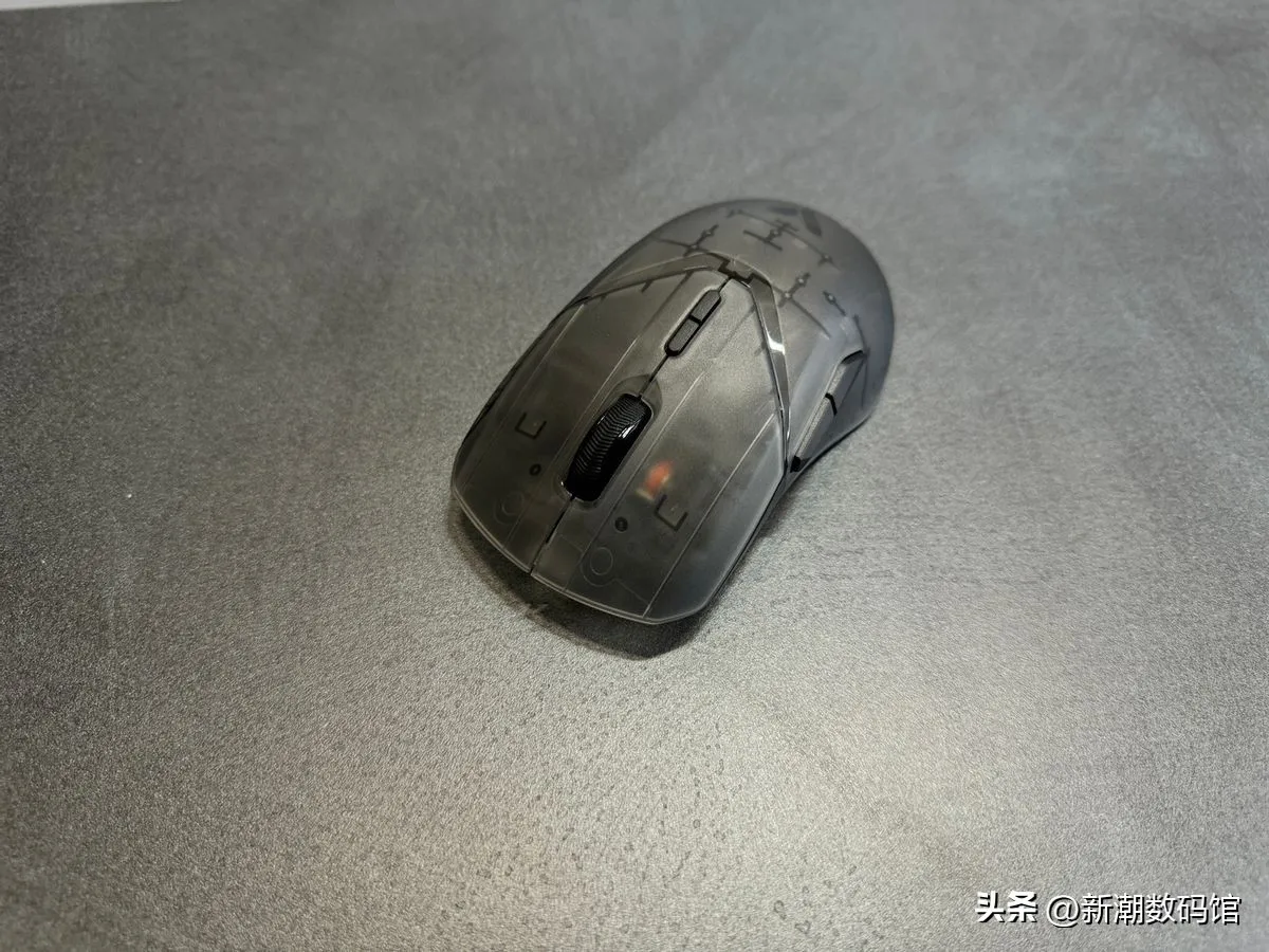 透明外观很漂亮 支持8K回报率 雷柏VT9 Air鼠标使用体验