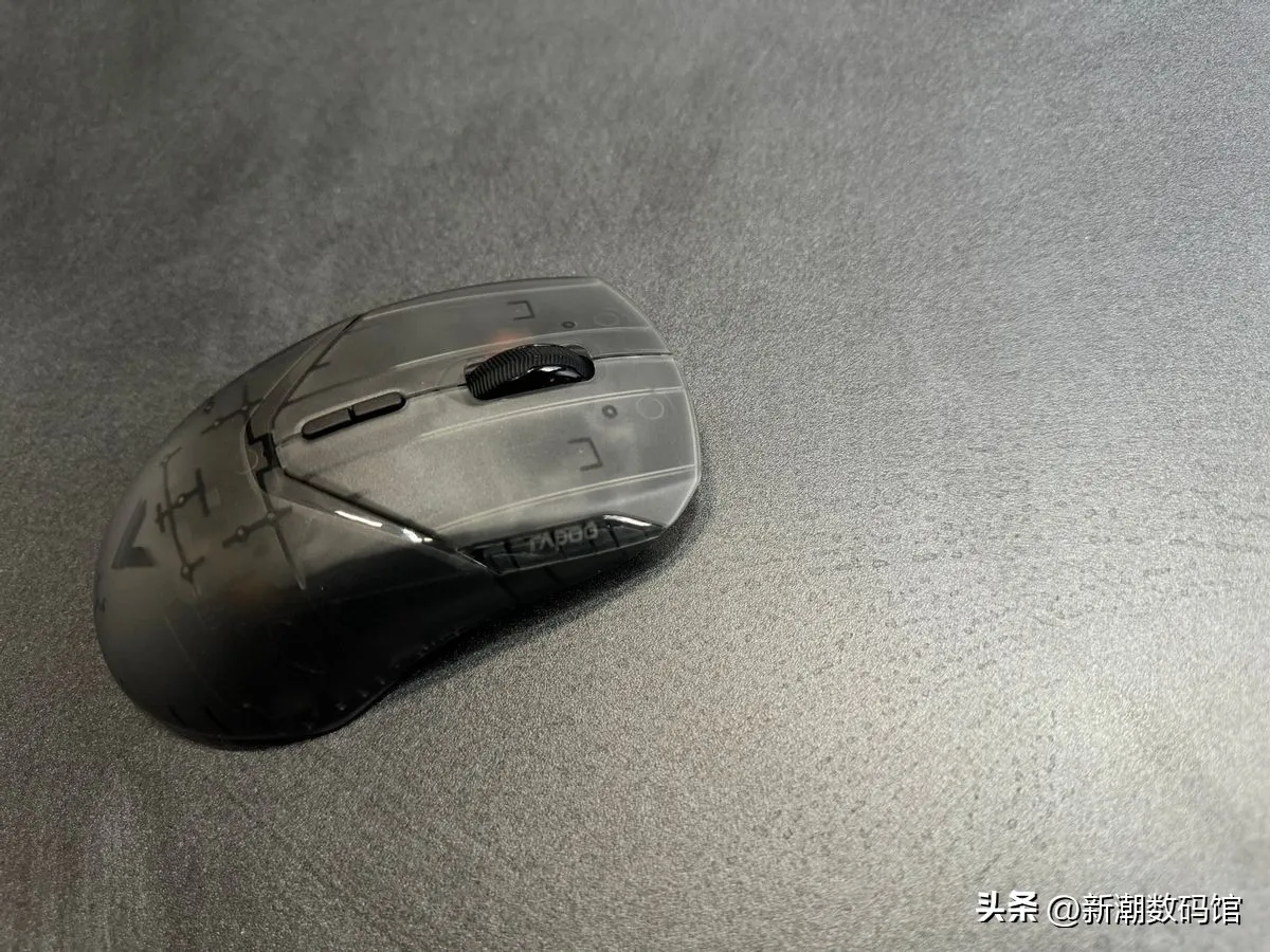 透明外观很漂亮 支持8K回报率 雷柏VT9 Air鼠标使用体验