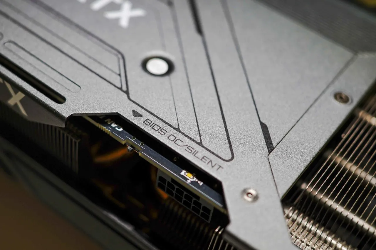 精准刀法但值得升级丨RTX4070Super魔鹰拆解与通用一键超频教程
