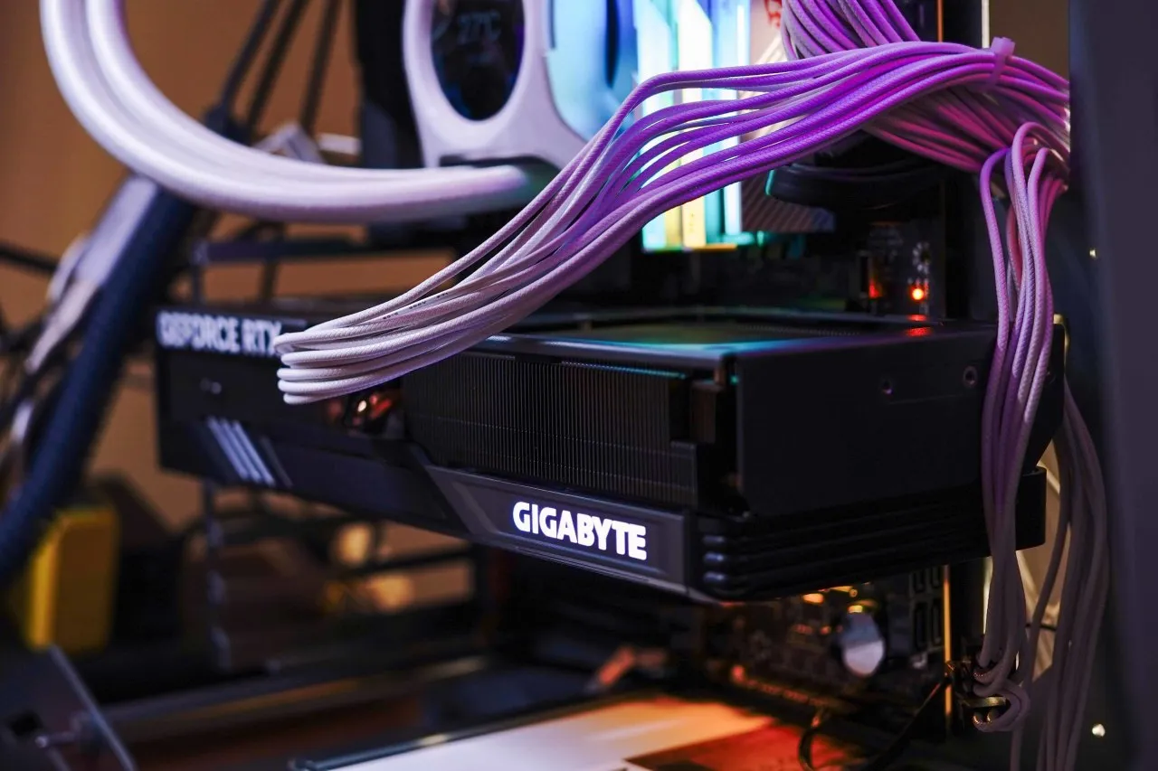 精准刀法但值得升级丨RTX4070Super魔鹰拆解与通用一键超频教程