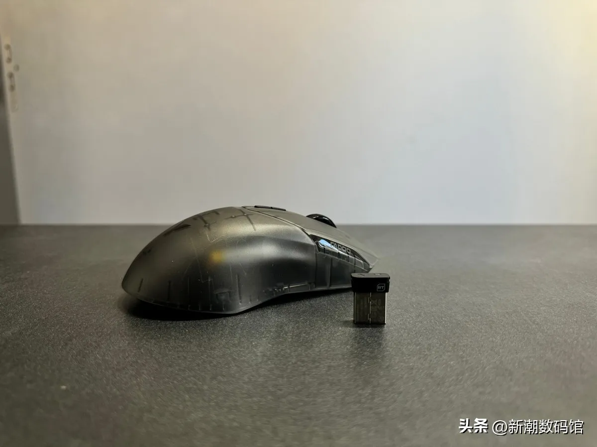 透明外观很漂亮 支持8K回报率 雷柏VT9 Air鼠标使用体验