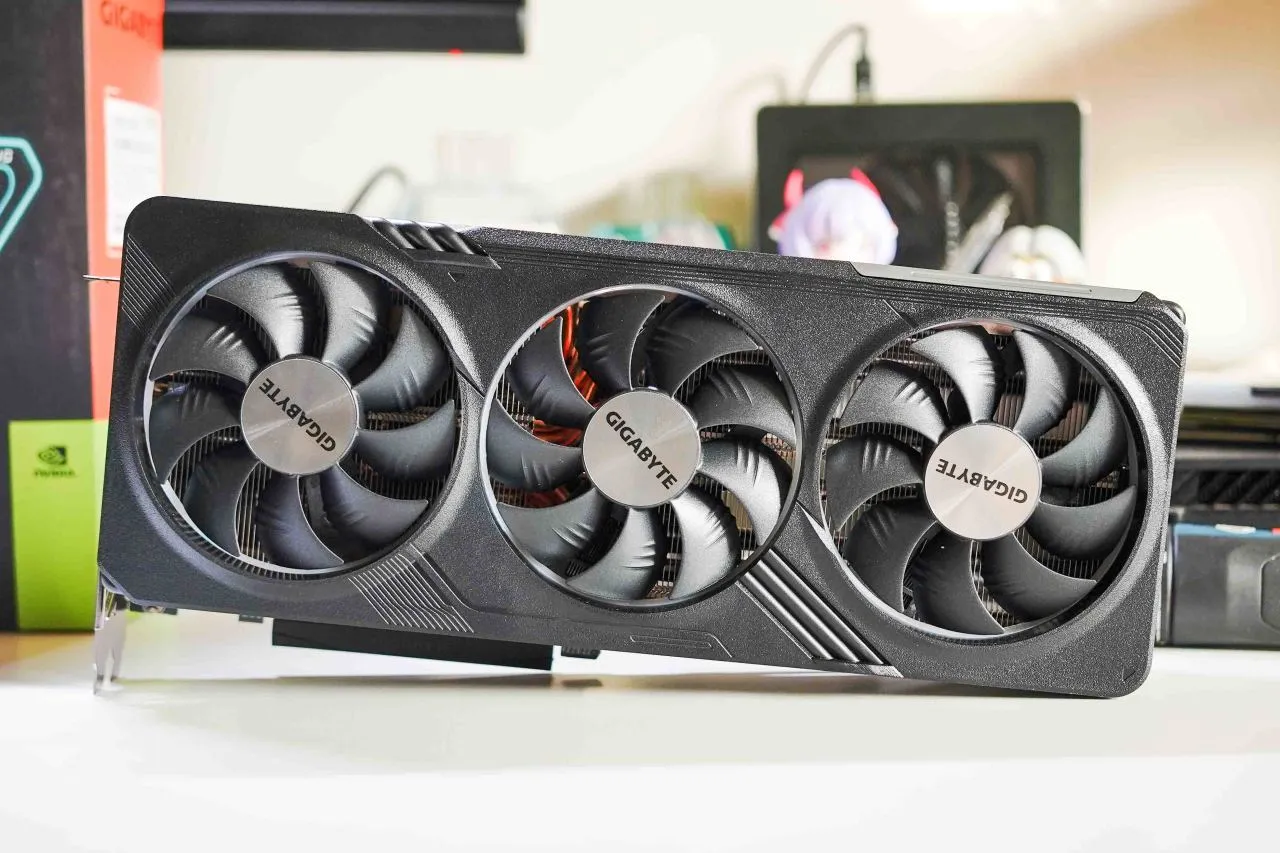 精准刀法但值得升级丨RTX4070Super魔鹰拆解与通用一键超频教程