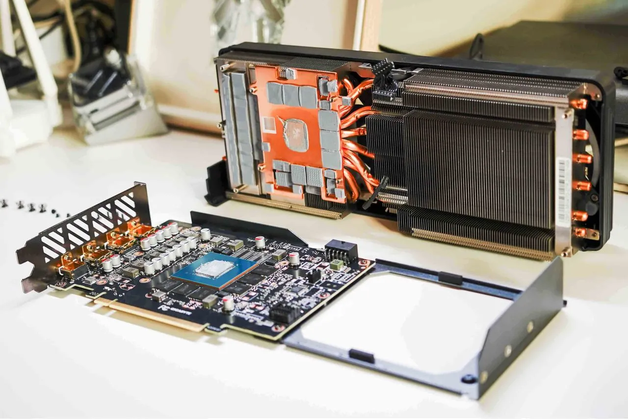 精准刀法但值得升级丨RTX4070Super魔鹰拆解与通用一键超频教程