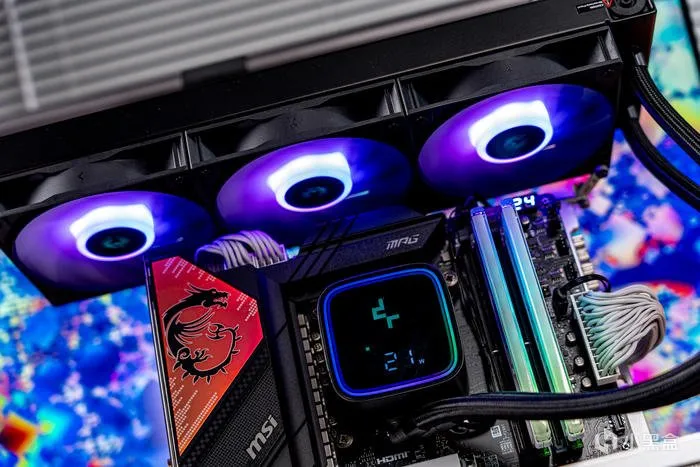 经典暗黑碳纤纹二代目——微星Z790第二代CARBON暗黑主板开箱测评