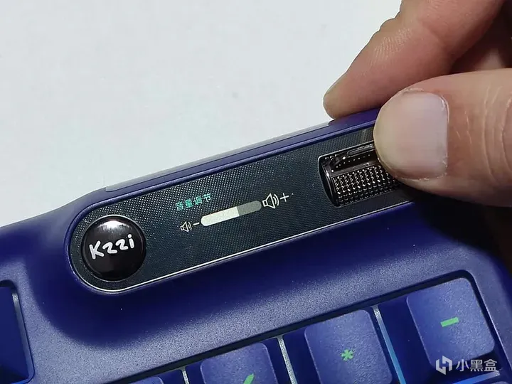 二次元带屏幕的三模机械键盘如何选？珂芝Z98 IP定制款给出了答案