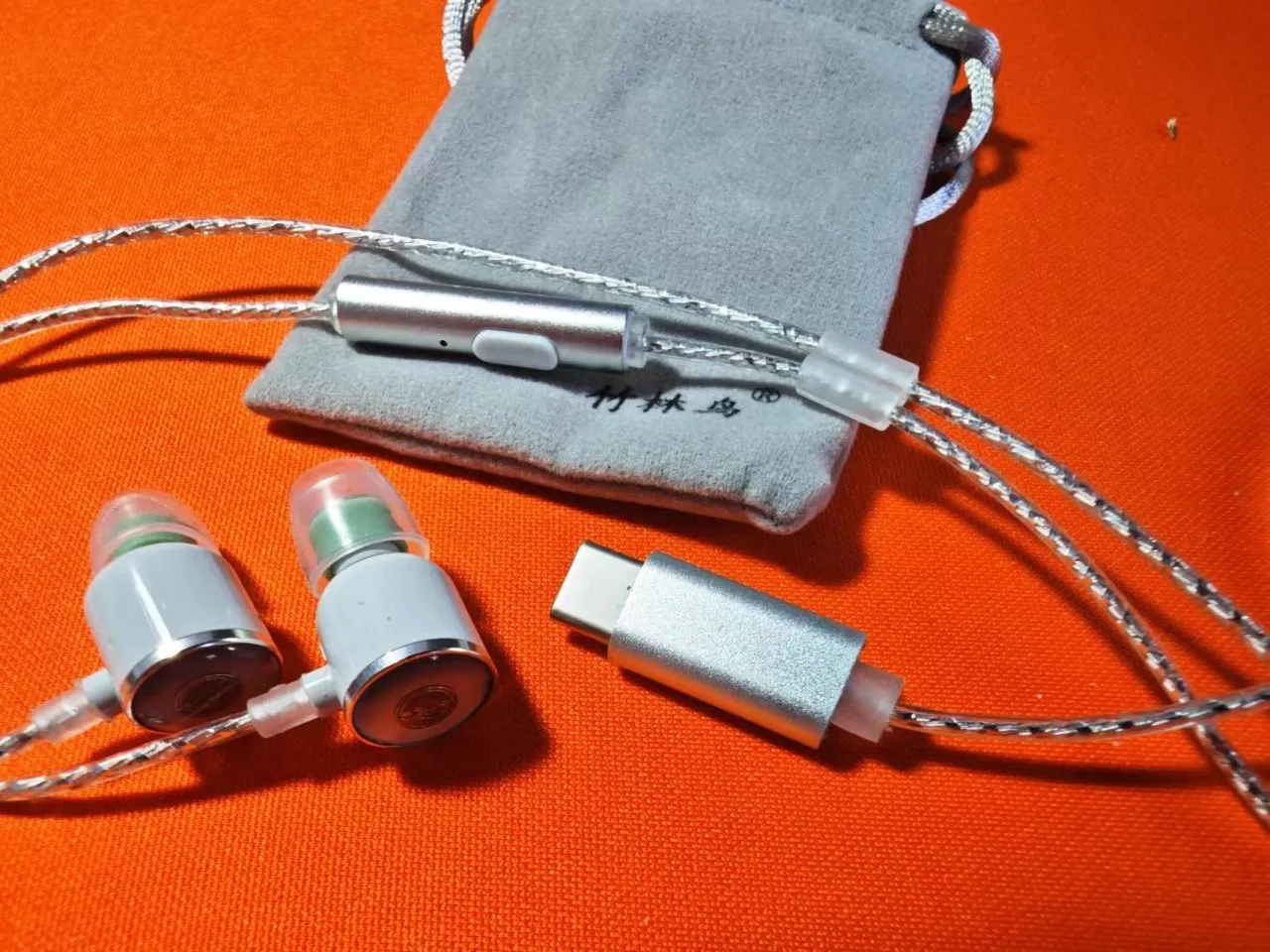 竹林鸟霜华：百元以下有线耳机中的白月光