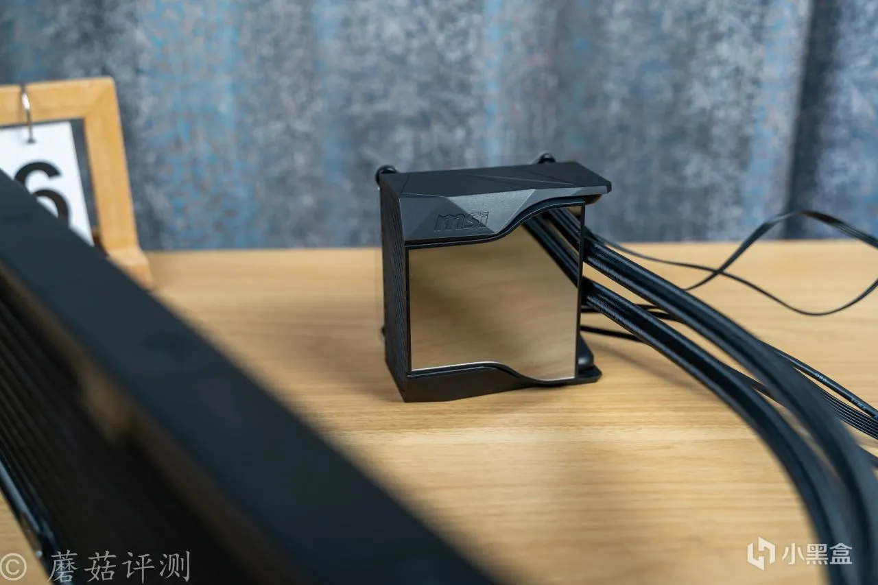 外观、灯效酷炫，散热效能非常强，微星寒霜D360水冷散热器 评测